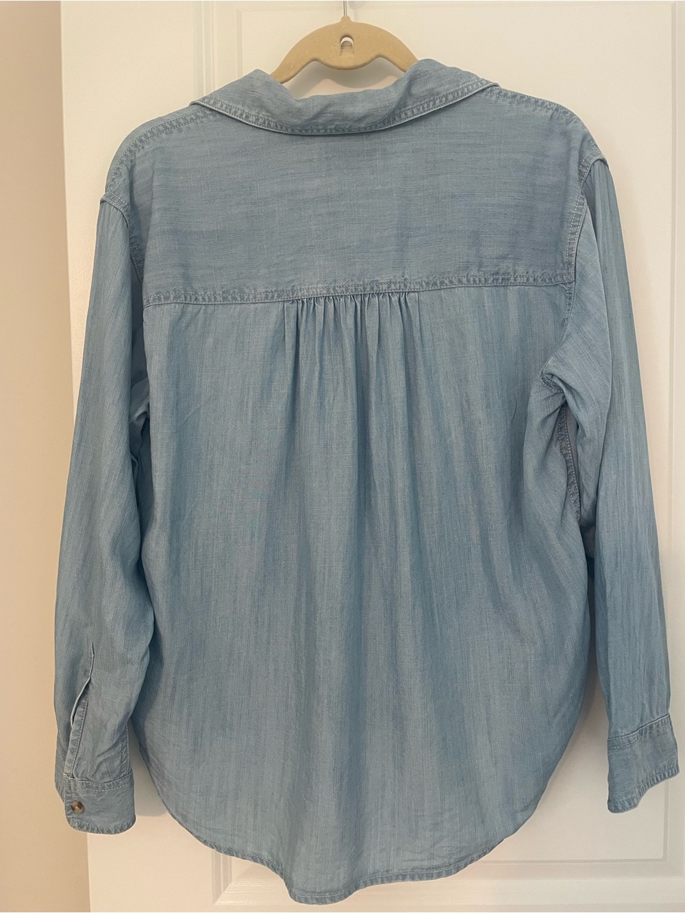 Lucky Brand Light Blue Lightweight Denim Button-Up Oversized Shirt Sz XS - Picture 2 of 6